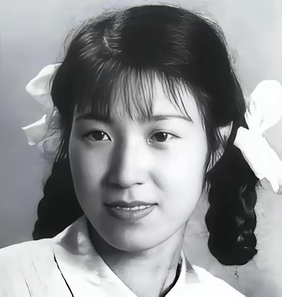 1956年，李玉琴到看守所探望溥仪，管理员考虑到两人14年没同房，破例让她留宿一