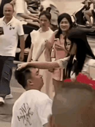哥们
卑微换来不了爱情
只会让人更加看不起[捂脸]
