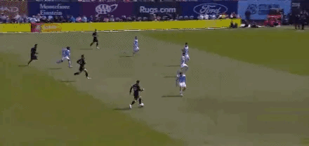 梅西两次“打铁”换来第71球！[笑哭]还是和“尼古拉斯赵四”比拼任意球进球呢。[