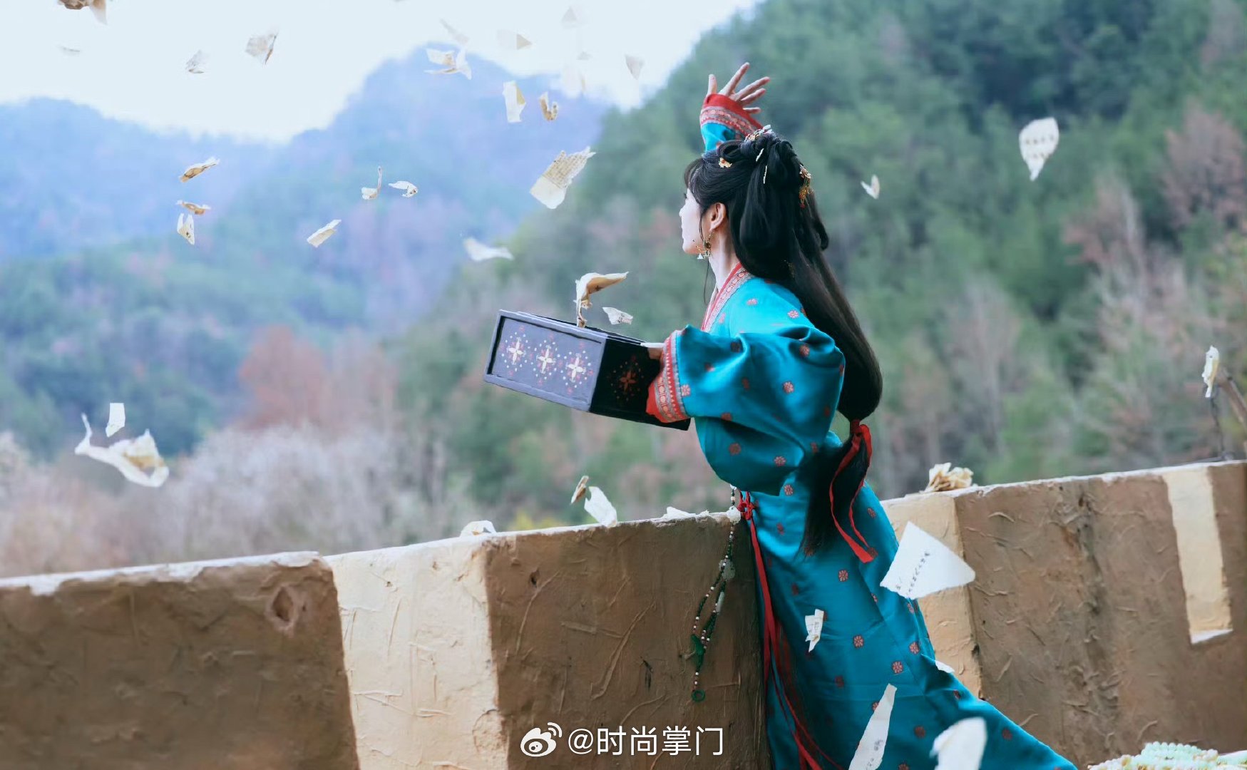 田曦薇魏娆角色文嫁金钗魏娆无人护她，那她便自己做伞⛈魏娆从不靠运气翻盘，每一步筹
