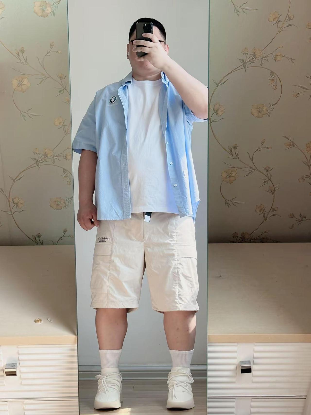 那星期四必须听赵雷啊。胖胖的我 随意穿搭