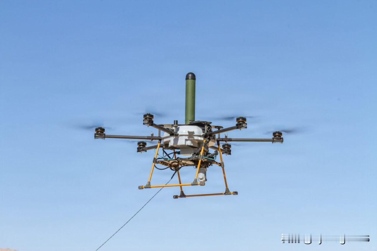 🇺🇸美国测试了一款配备电子战模块的系留无人机。

在欧文堡训练中心进行的“猎