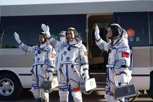 一周之内，国内传来三大好消息，每一个都让人热血沸腾！如果不是看了央视的报道，我也