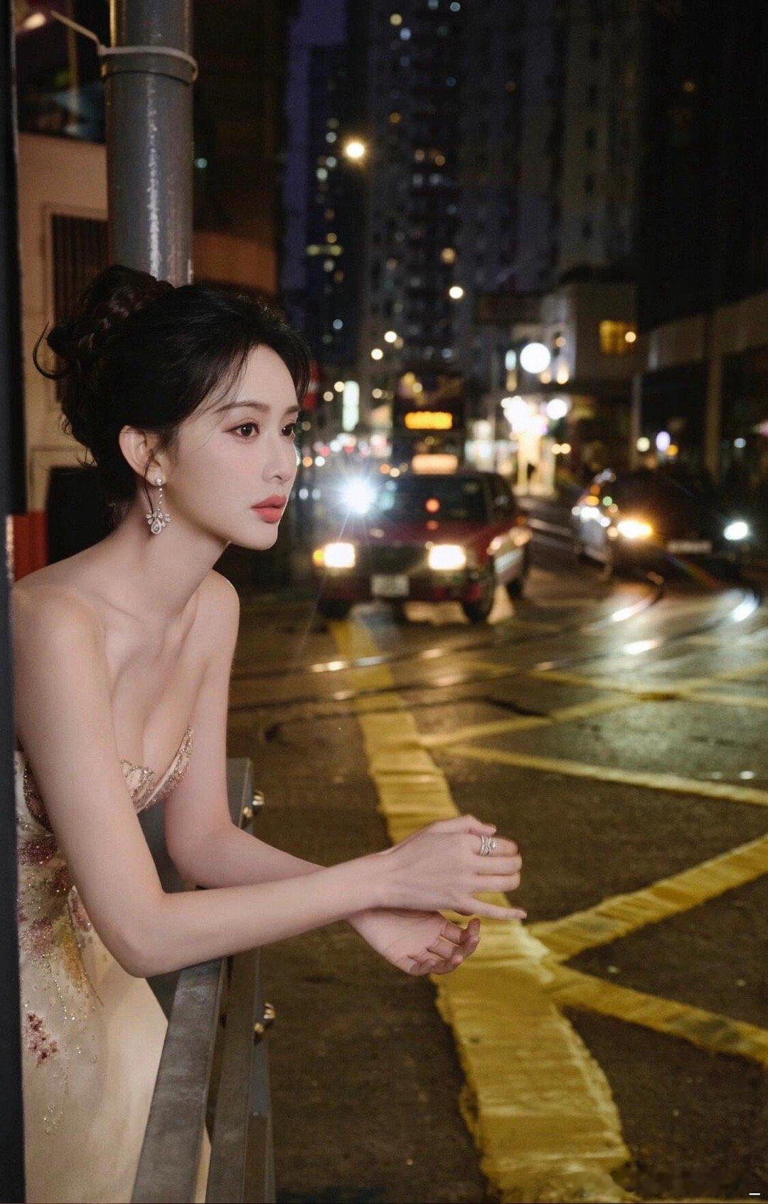 孟子义[超话]  统统都闪开吧，真女神来了啊！！子义姐真的不要太美了啊！！孟子义