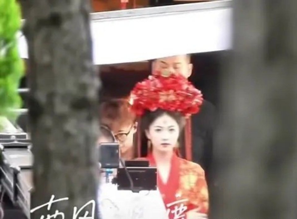 白鹿新剧生图路透，这个大鸡冠真的惊到我了[允悲] ​​​