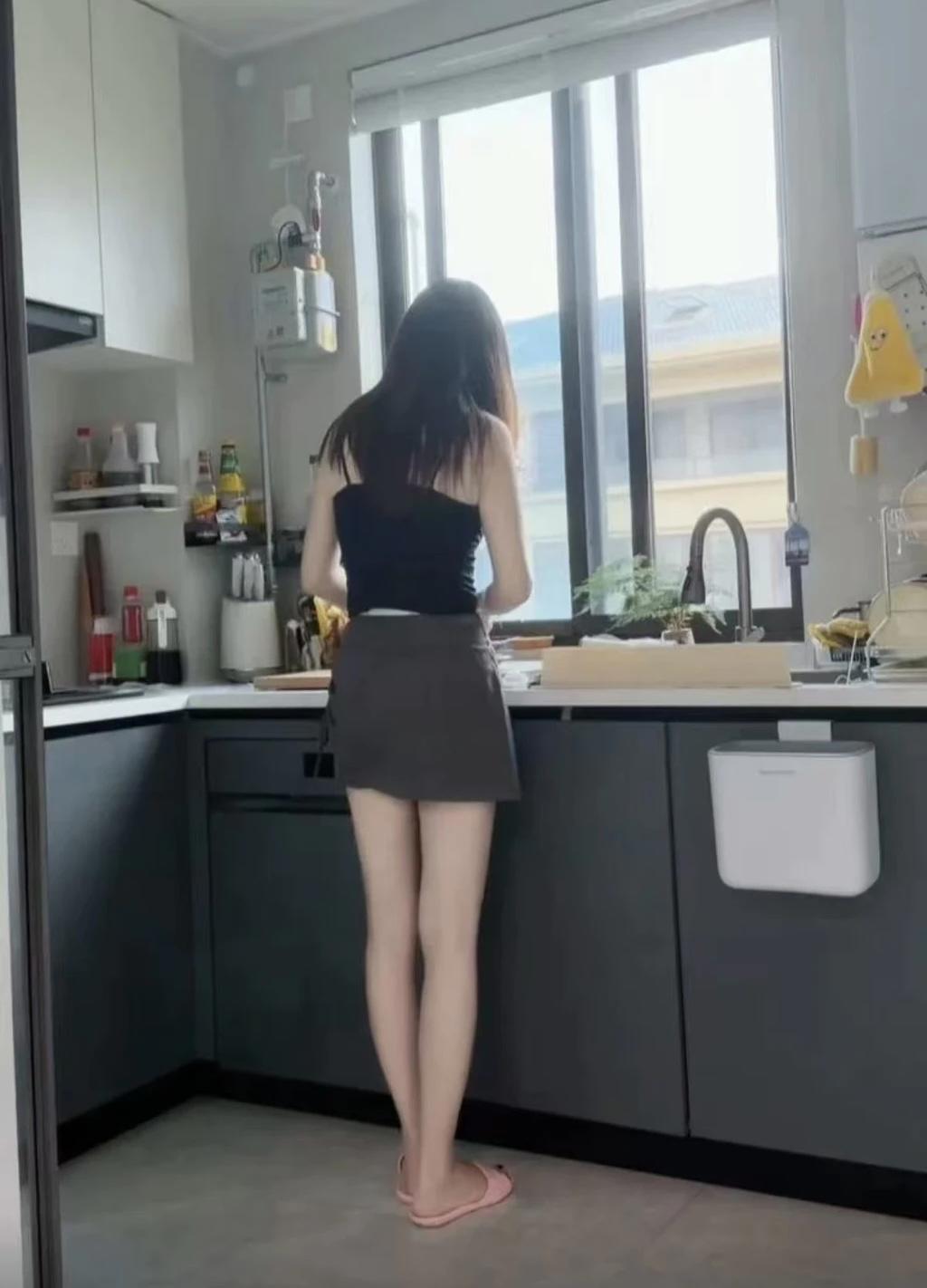 有没有想一起吃饭的，一个人吃饭太孤独了