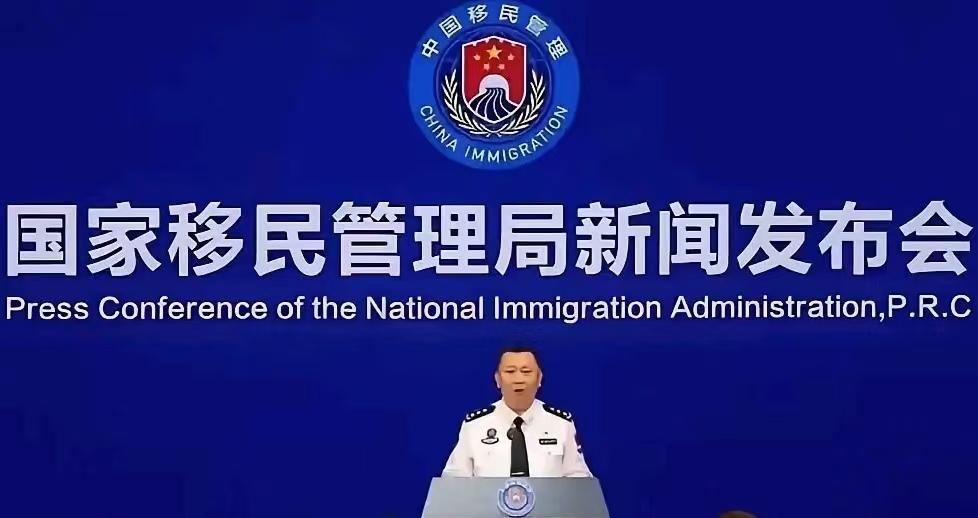 近些年大家经常讨论一个值得警惕的现象：
有一部分手握行业话语权的人士，家人长期定