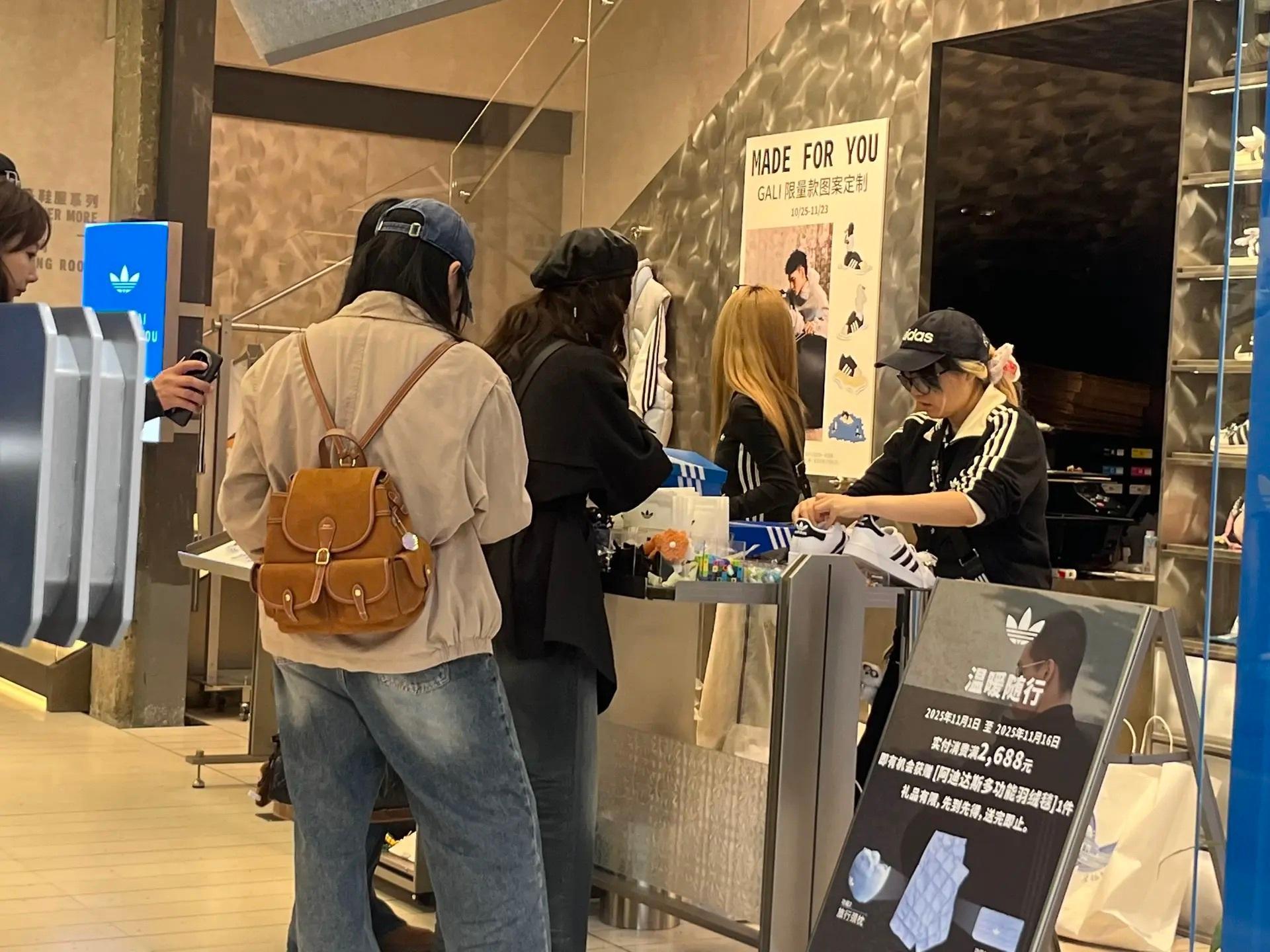 吴宣仪wxy吴宣仪有戏 路人偶遇拍的吴选​​​