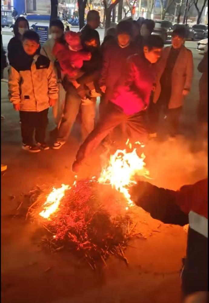 放弃世乒赛，年薪1600万，开凯迪拉克！樊振东真被德国人喂饱了？
 
你以为只是