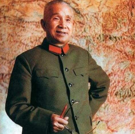 毛泽东高度评价粟裕，论功，论历，论德，论才，可以领元帅衔。
 
这一句评价，重逾