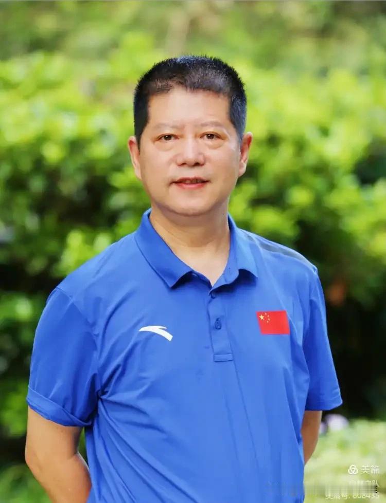 他是高峰教练，也是女排17岁小将郭中楠的启蒙恩师。
在南通体校执教的这些年，他慧