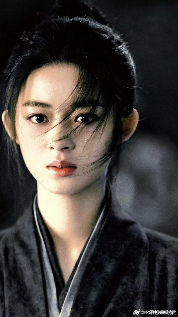 楚乔上雪山下火海跳冰湖黄杨钿甜的一声嘶吼 嘶吼那场戏，黄杨钿甜整个人被按住，吼完