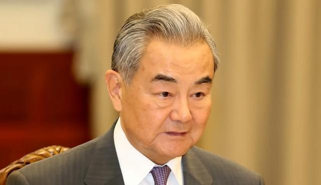 王毅外长在首尔两天内两次提及“韩朝两国”，这个措辞让韩国保守派和亲美媒体直接破防