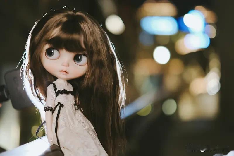 过去叫不良少女，现在叫精神小妹；
以前叫不良少年，现在叫精神小伙。
其实，他们有