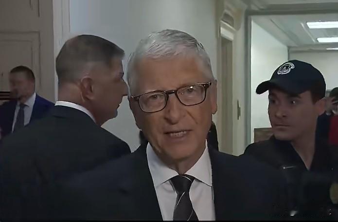 比尔·盖茨向美国众议院监督委员会作证，首次公开承认婚姻不忠，并指控爱泼斯坦掌握其