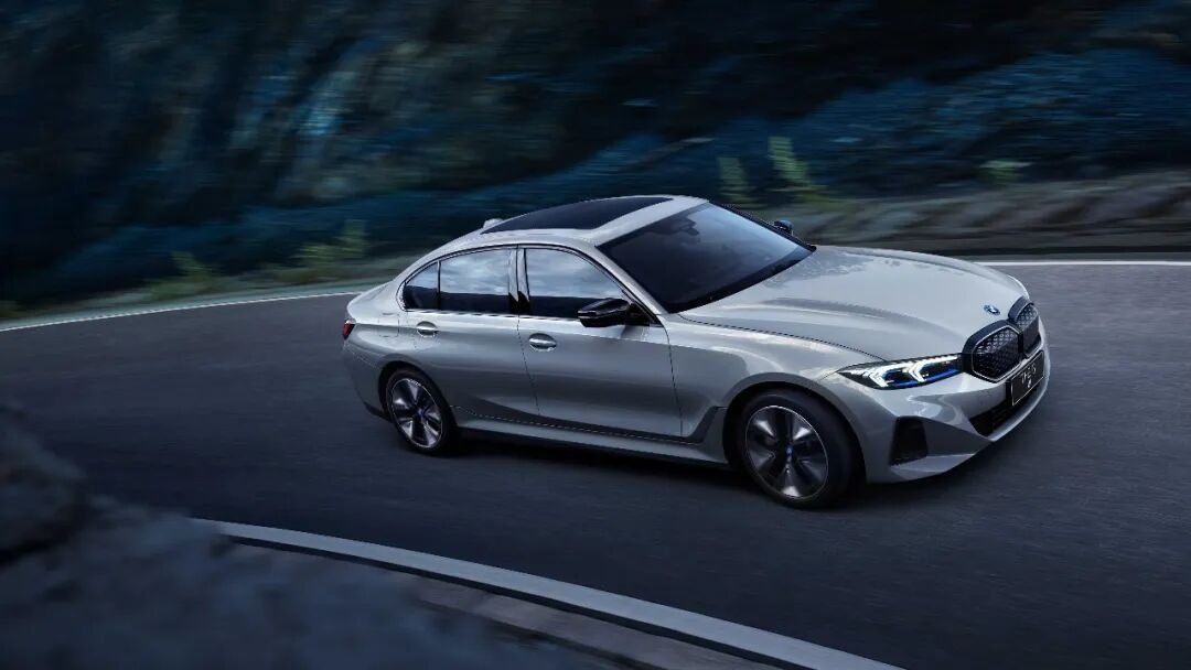 车市热门 宝马推出BMW 3系及纯电动BMW i3 2026款与BMW X3长轴