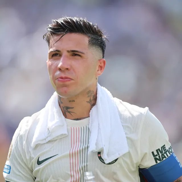 电讯报：恩佐场内外多次发泄情绪+公开谈未来，引发队友不满据《每日电讯报》主编Ja