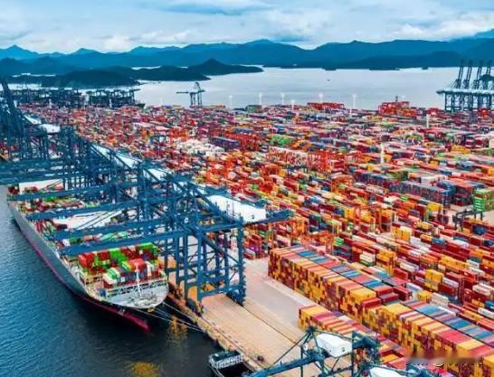 为什么没有感觉呢？相信大家都知道了，最新数据显示，我国的全国贸易顺差已经超过了1