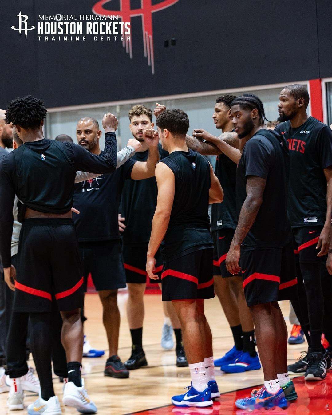 在B/R最新NBA实力榜中，休斯顿火箭位列第四