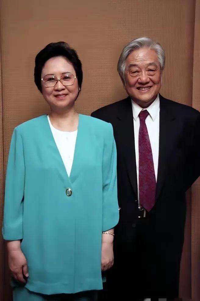 名人夫妻（88）
琼瑶和丈夫平鑫涛。