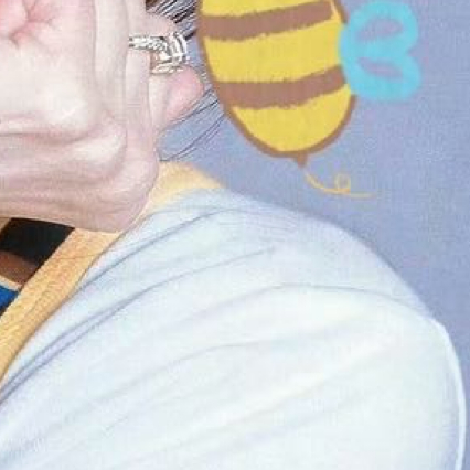 杨幂 寻常日子本就是安放本心的容器，无需等待特殊节点，便能释放内心的松弛。争执时