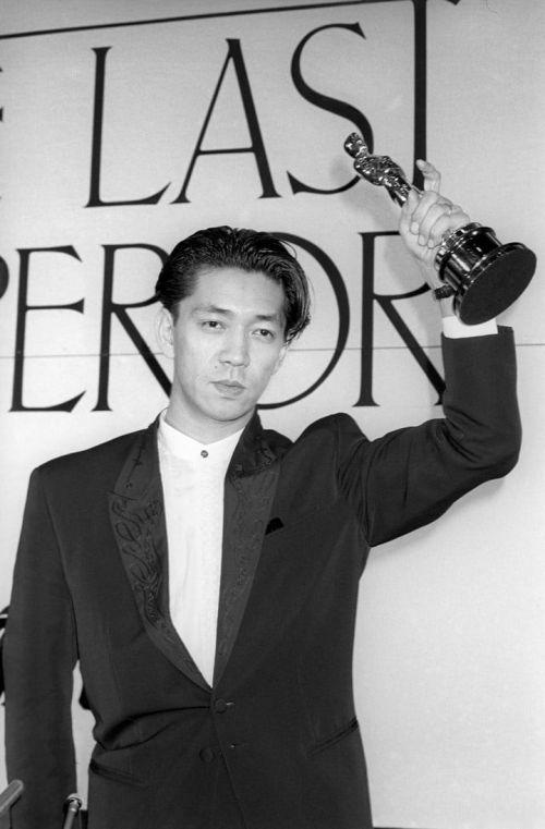 1988 年，坂本龙一凭借 1987 年电影《末代皇帝》获得奥斯卡最佳原创配乐奖