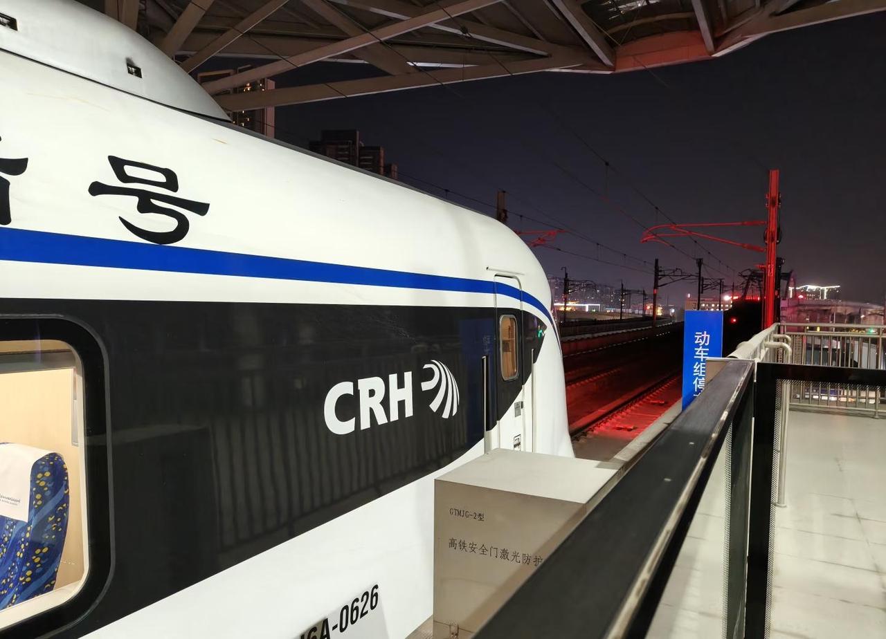 接管之夜 别去抢铁 迎接明日羊角
🚝运转车次：S4966
🛤运营路局：广州铁