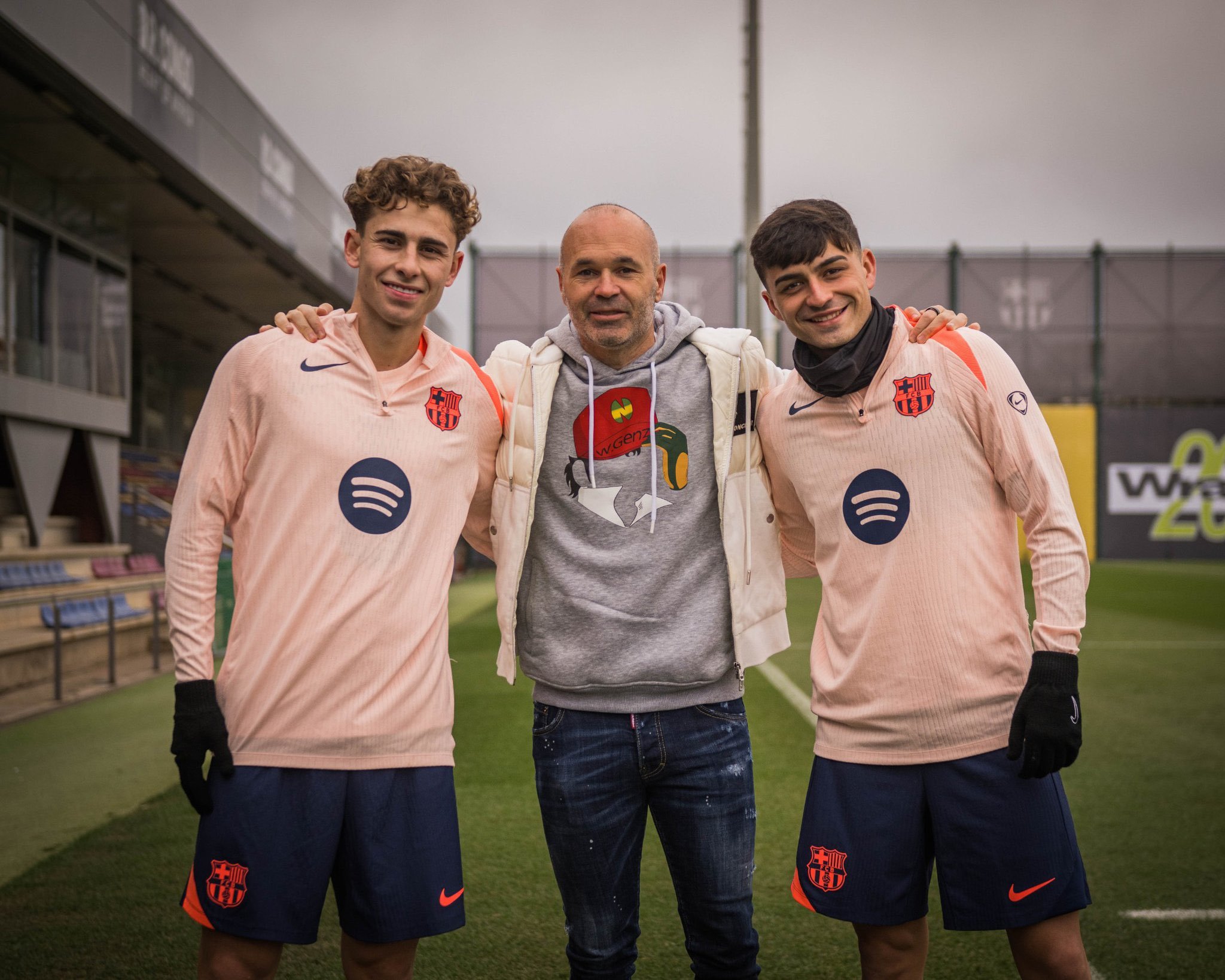 伊涅斯塔今天在甘伯城❤️💙巴萨热点现场贝蒂斯vs巴萨