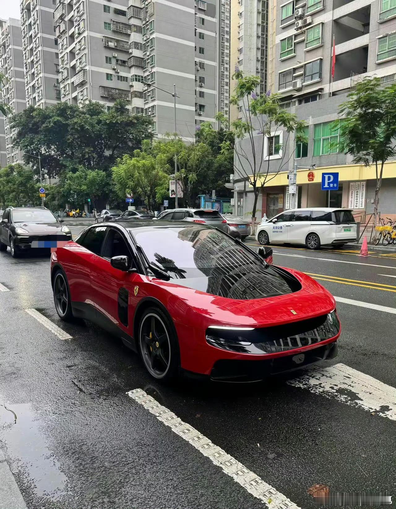 法拉利luce 看起来确实不太像 300 多万的车哈个人观点 个人审美 