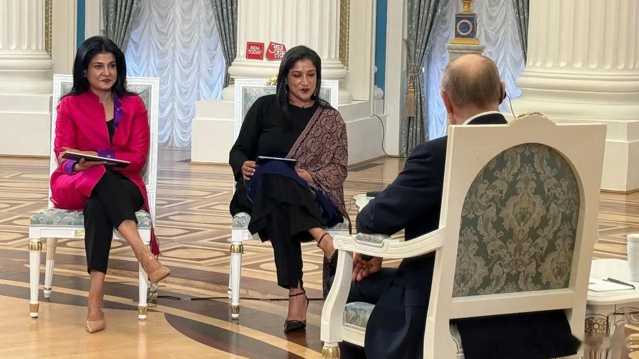 在普京出访印度的前几个小时，他在克里姆林宫历史悠久的叶卡捷琳娜大厅（又称圣凯瑟琳