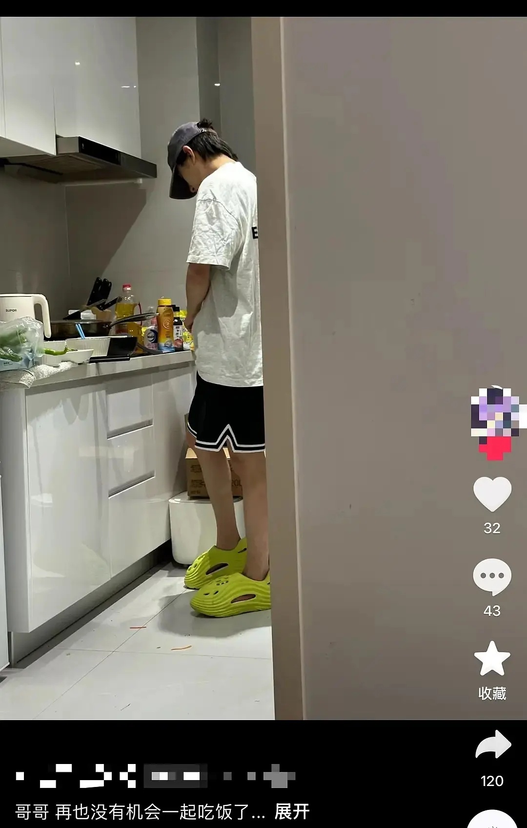 张翅在家里做饭都穿这么厚底的拖鞋 