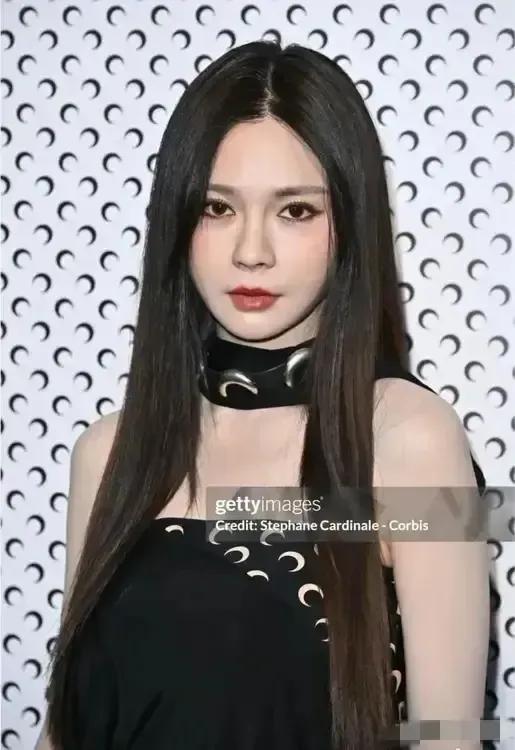 沈梦辰生图：其实跟精修变化不大，问题是有点显老。精修图更白更嫩更年轻……

其实