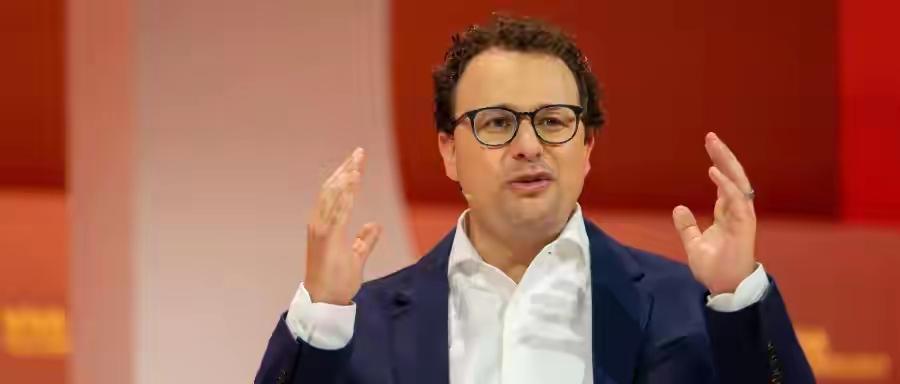 2.6万亿AI独角兽诞生！中美AI实力大比拼，谁更胜一筹？

最近科技圈又炸了！