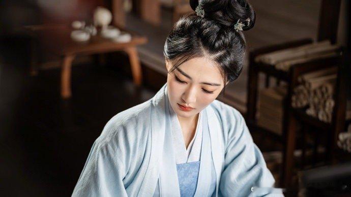 徐璐软妹外表狠人内核徐璐这反差真的太绝了，光看那张软妹脸非常想靠近，眼神一变立刻