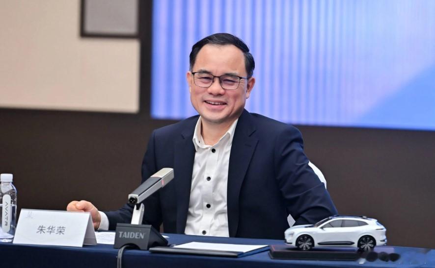 10月16日，长安汽车最新公告披露，朱华荣继续担任中国长安汽车集团有限公司（以下