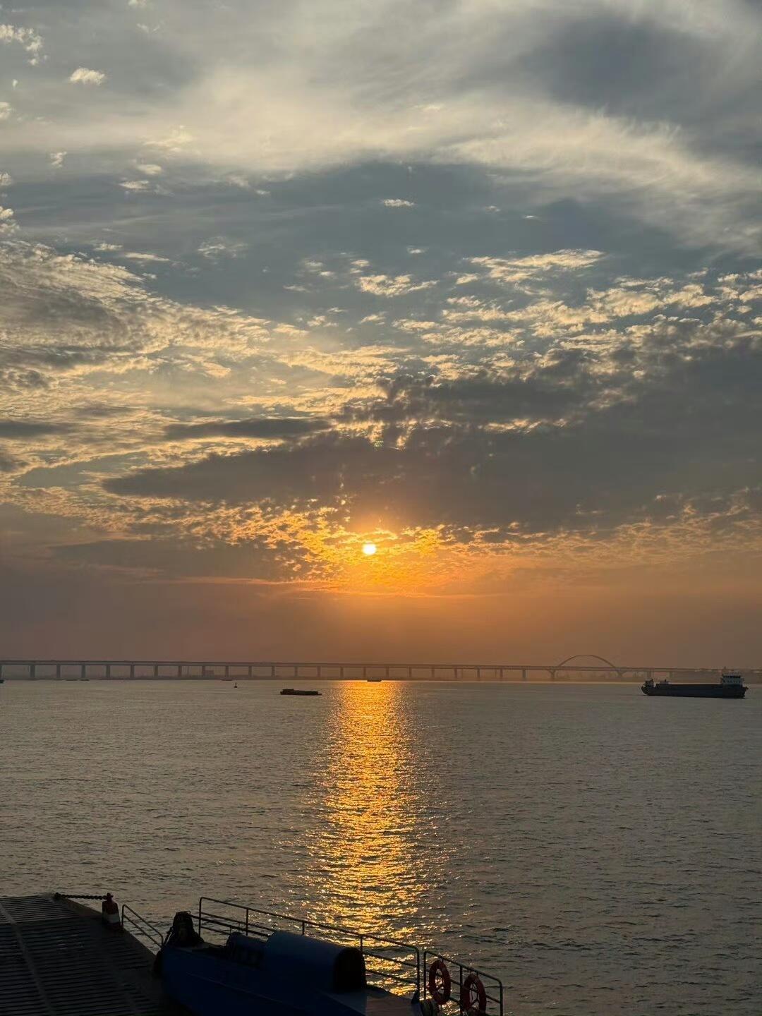 海边的日落尤其温柔