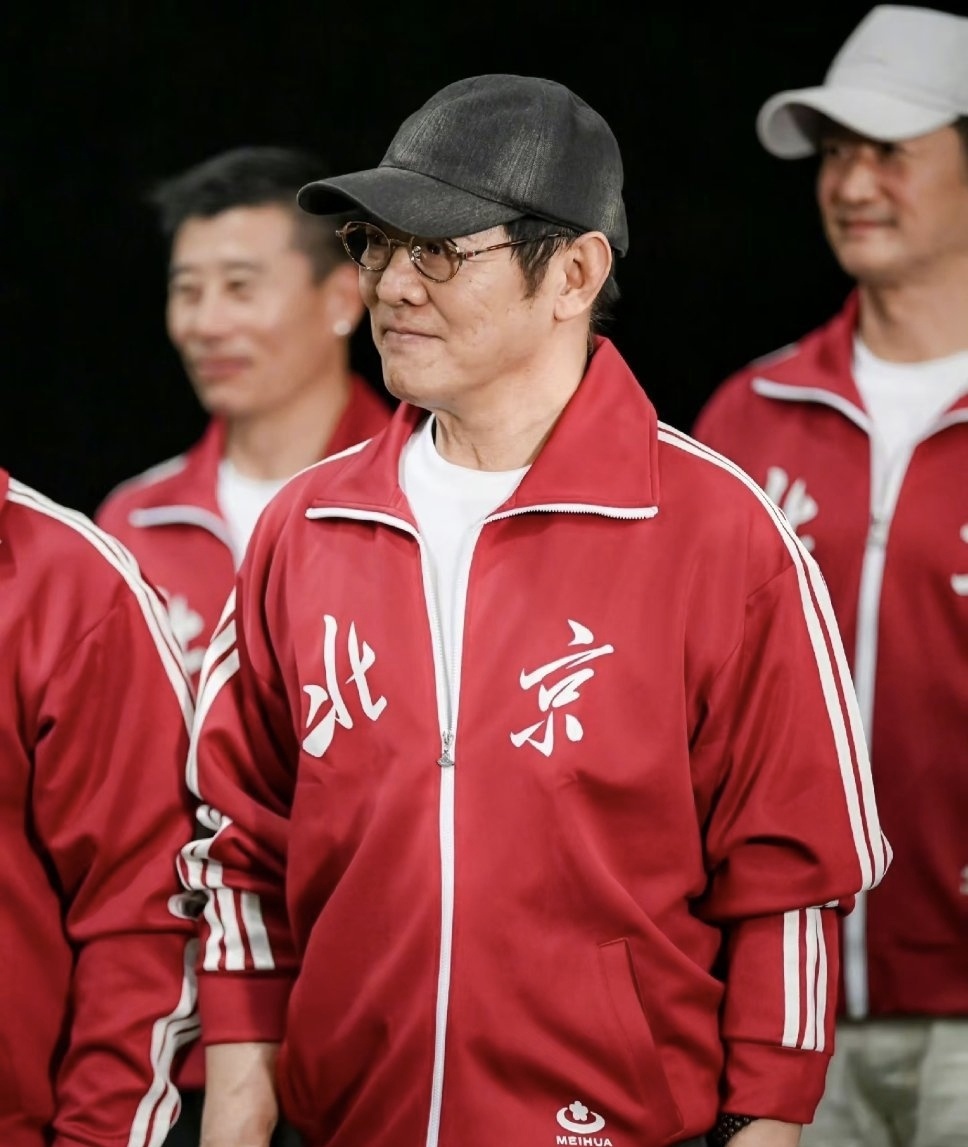 李连杰拍短剧面相都变了62岁李连杰荧屏状态62岁的李连杰风采不减，用扎实演技让我