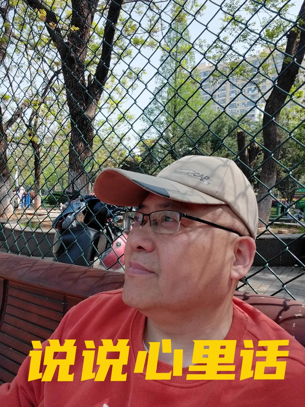 昨天，写了一篇“小作文”，就是聊聊自己减肥路上心酸的一些趣事。

五一节吃多了，