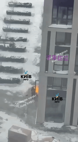 基辅某区，有高层民众拍摄到，一台放在楼道入口的小型发电机，由于天气寒冷持续开动，