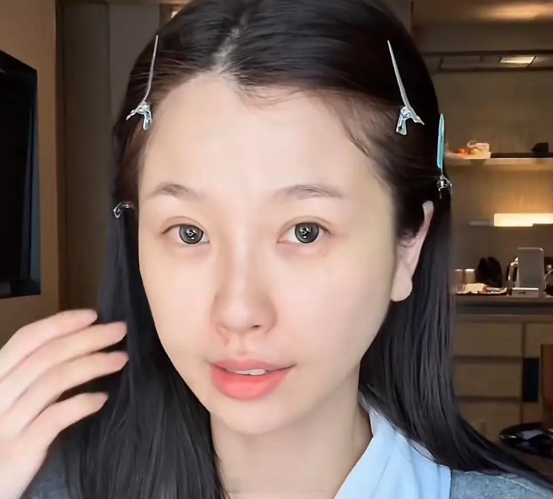 这是虞书欣的纯素颜吗？大家觉得状态咋样 