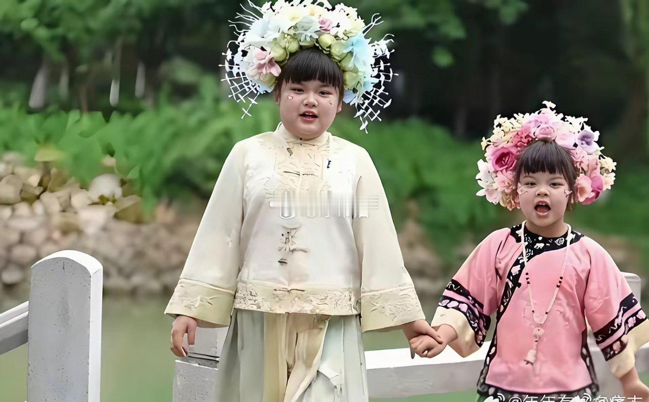 韩安冉妹妹和她女儿长得也太像了吧 