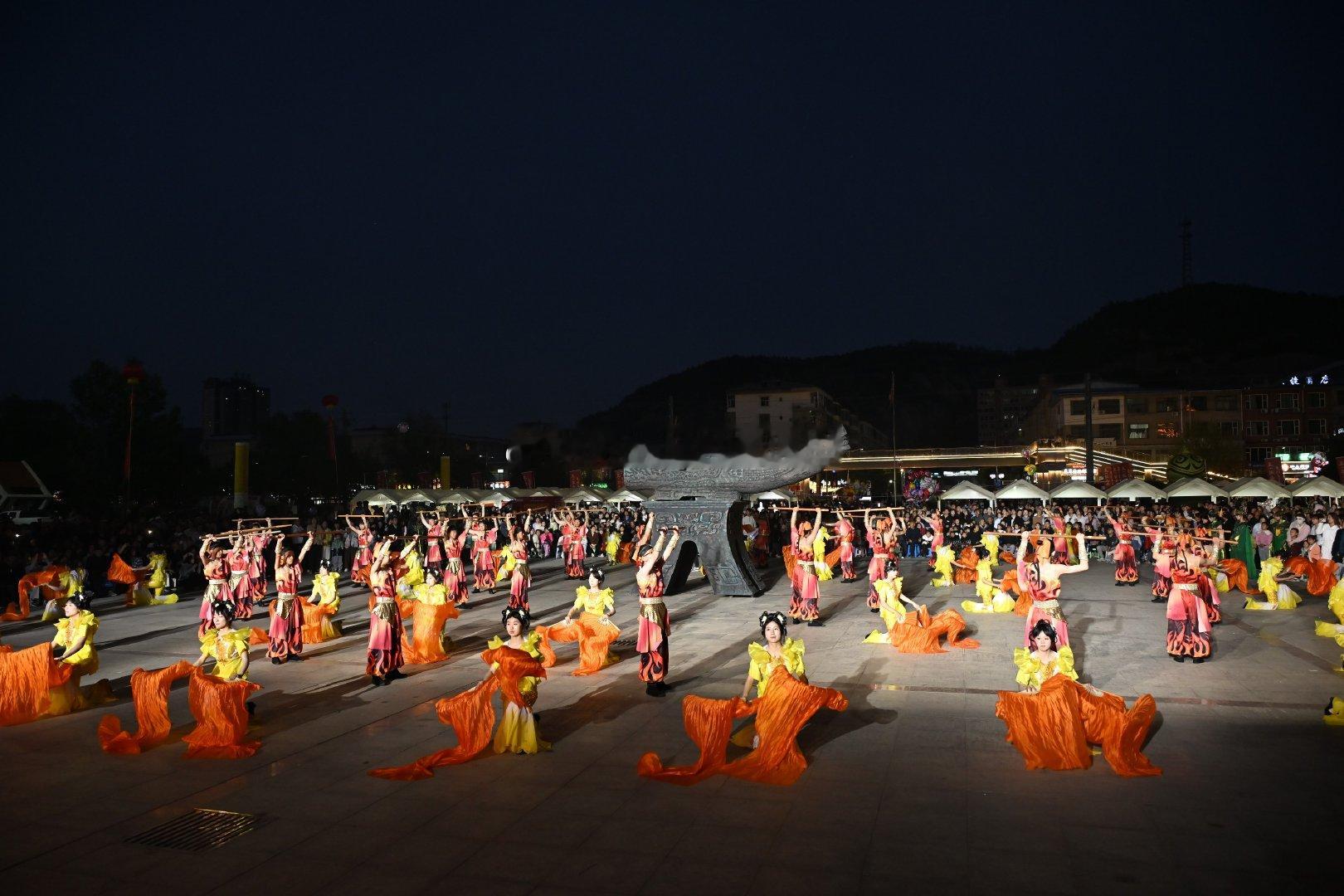 五一在吕梁石楼把快乐拉满 【千年古县文旅热度飙升 石楼近百场活动点燃五一假日市场