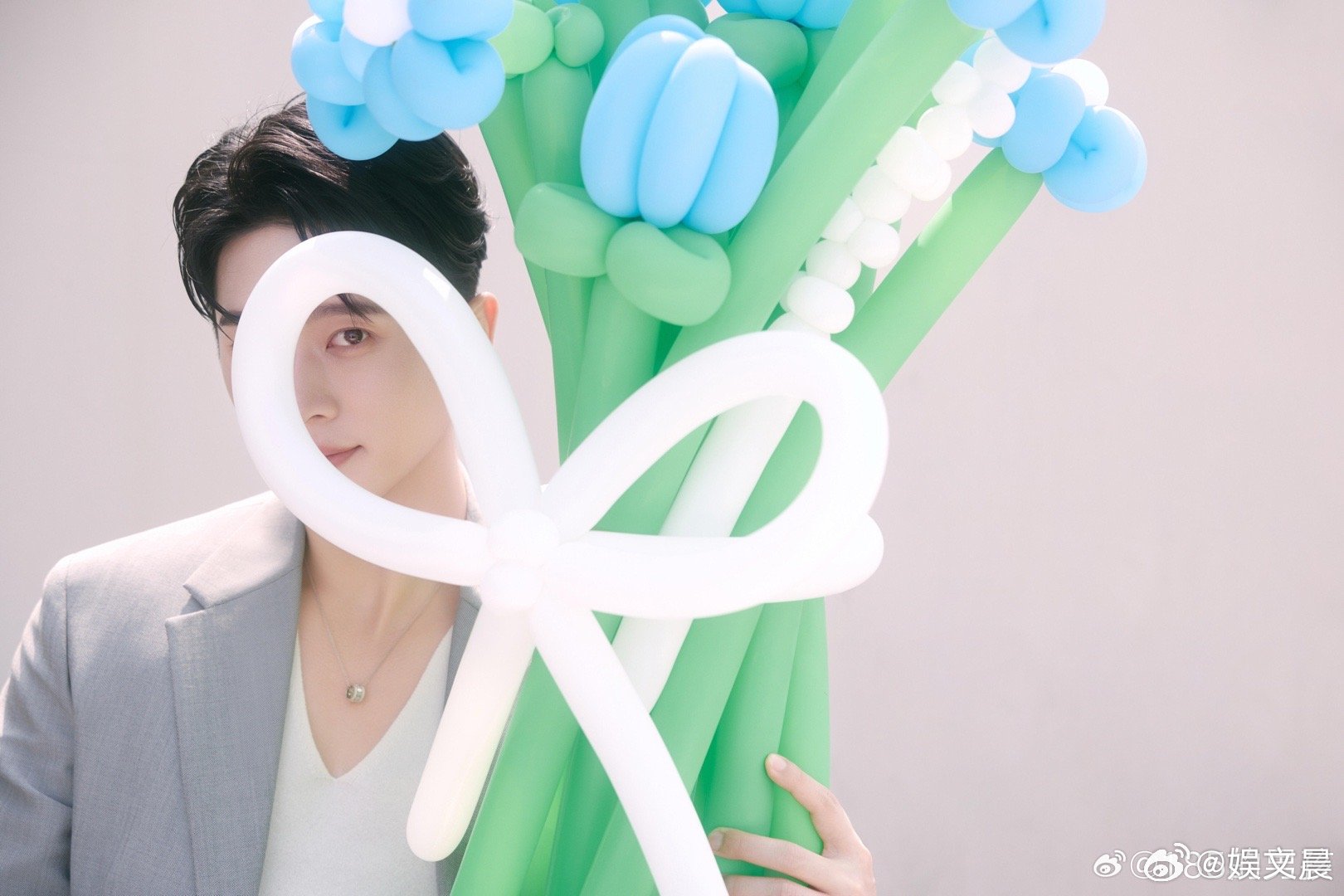 丞磊人生镜头持续上新 谁懂丞磊这种反差感的含金量，综艺里是搞笑男，短片里是温柔少