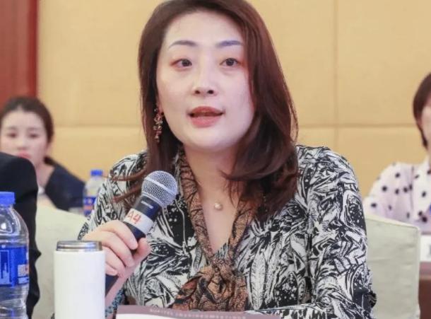 宗馥莉这事很难说！！
信托签字的是她，反悔的也是她。
外人看着矛盾，细想倒也不奇