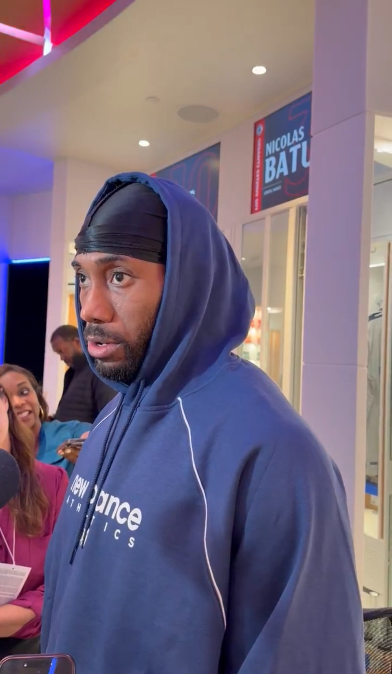 科怀·伦纳德赛后采访时，谈及自己成为与保罗·乔治、詹姆斯·哈登组成的三巨头中最后