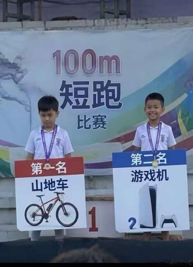 早知道跑第二了[翻白眼]……呐，这就是价值观错位带来的后果[摊手]。