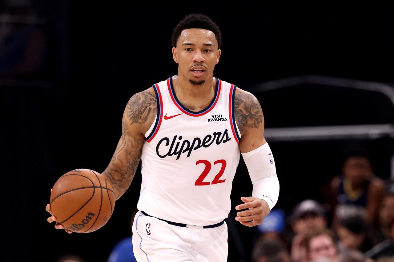 据ESPN记者沙姆斯·查拉尼亚报道，乔丹·米勒与洛杉矶快船队达成了一份三年153