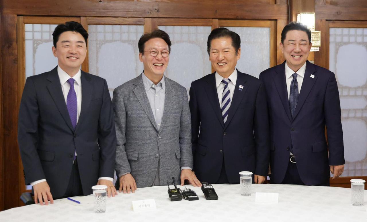 韩国媒体消息，韩国政府决定下周发布首尔、京畿道等核心地区的房地产追加调控对策，以
