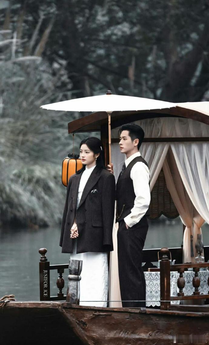 从路透追到现在，丞磊和张丰毅同框那段直接封神！荷尔蒙爆棚，父子组互动太好嗑，顶腮