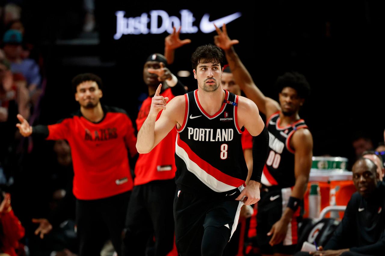 心态彻底崩了！阿夫迪亚的竟然与卡斯尔在赛场上爆发冲突，即便如此，依旧没能改变开拓